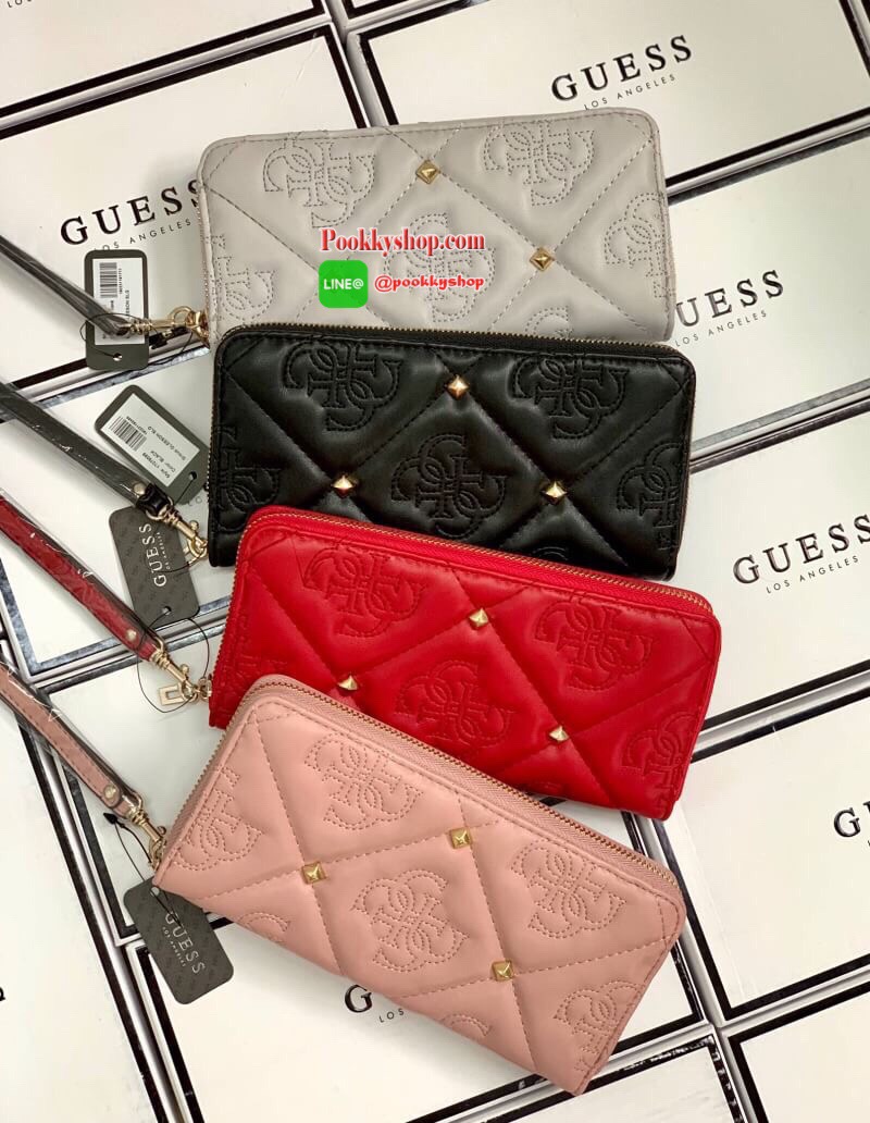 New!! GUESS LONGWALLET BAG กระเป๋าสตางค์ใบยาว หนังเรียบ นิ่มมากๆค่ะ ด้านหน้าออกแบบลายแบรนด์ตัว G ได้สวยทีเดียว พร้อมติดอะไหล่ทองเพิ่มเข้ามา เปิดปิดกระเป๋าแบบซิปรอบ ภายในช่องเยอะมากค่ะ สามารถใส่ iphone xs max ได้ แบ่งช่องใส่ธนบัตร ช่องเสียบบัตรเป็นสัดส่วน