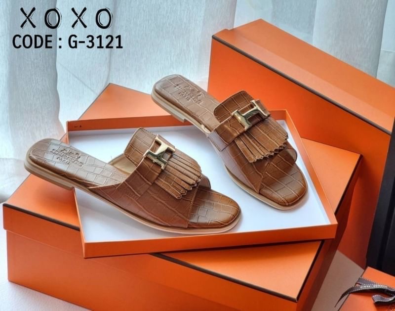 สินค้าพร้อมส่ง พื้นตีแบรนด์ : Hermes (กล่องน้ำตาลเรียบ, ไม่มี อปก.) แตะสวม งานแบรนด์ สวย หรู ดูแพงเกินราคา วัสดุหนัง PU พิมพ์ลายจรเข้ คล้ายหนังแท้ แต่งอะไหล่สีทอง แมทส์ชุดง่าย น้ำหนักเบา