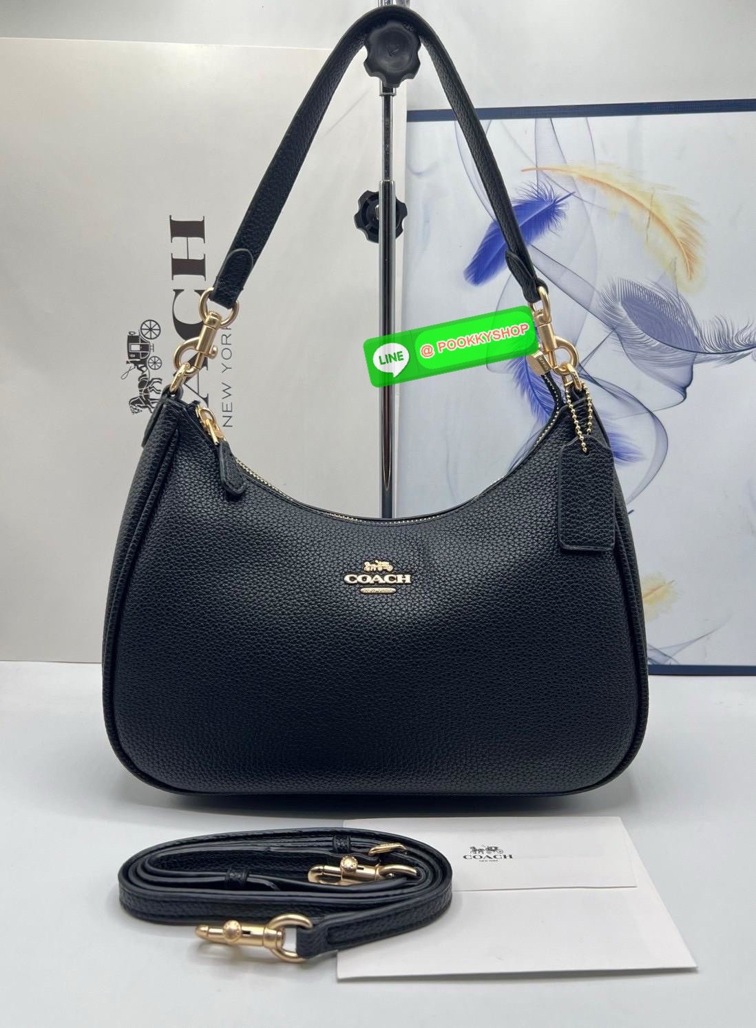 Coach Teri Hobo In Signature Canvas กระเป๋าคล้องไหล่และสะพายข้าง วัสดุแคนวาส+หนังแท้ เปิด-ปิดกระเป๋าแบบซิป ภายในโล่ง มีช่องซิป1ช่อง ช่องใส่ของจุกจิกอีก1ช่อง ด้านหลังมีช่องซิป1ช่อง มีสาย2เส้น สำหรับคล้องไหล่และสะพายข้าง