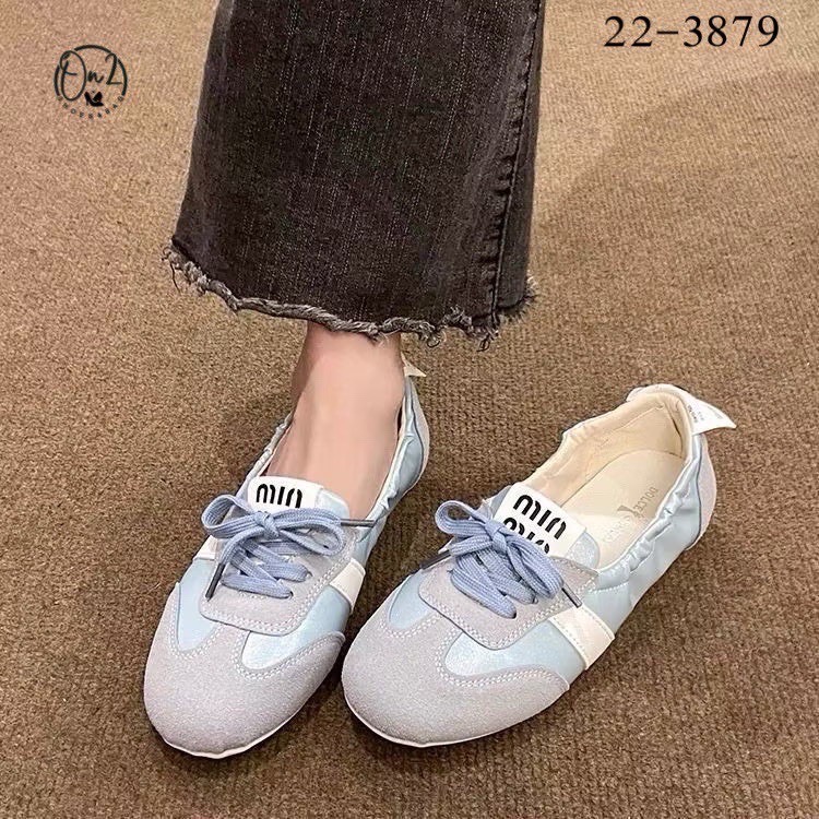 รองเท้าผ้าใบสไตล์ Miu miu แต่งสายคาดสปอต มี ผูกเชือกกรุบกริบ งานจริงน่ารักมากเป็นหนังนิ่มใส่สบายสุดสุด