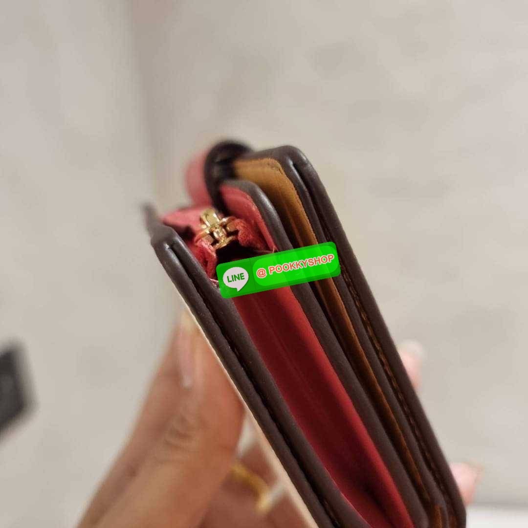 COACH C8730 MEDIUM CORNER ZIP WALLET IN SIGNATURE CANVAS WITH WILDFLOWER PRINT คอลเลคชั่นใหม่ กระเป๋าสตางค์ใบกลาง ดีไซน์ใหม่ สุดหรู คละลายพริ้นท์เต็มใบ น่าใช้ไปอีก วัสดุหนังแคนวาสเคลือบลาย ภายในมีช่องใส่บัตร ใส่ธนบัตรได้ครบ และมีช่องซิปแยก ใบจริงสวยมากๆ แ