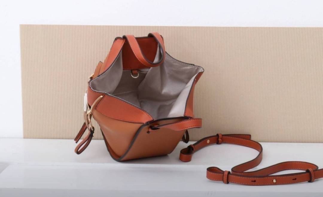 มาอีกรอบละจร้าาา Hammock รุ่นนี้ถามกันไม่เลิก เลยตั้งใจผลิตมาอีกครั้ง สวยๆทุกสี งายดีสวยเนี๊ยบทรงแป๊ะมาก พิเศษ..เลยจร้า แถมฟรี !! ตัวห้อยกุ้งน้อย เพิ่มความโดดเด่นขึ้นไปอีก ... งานนี้รับรองไม่ผิดหวัง ดีเทลรายละเอียดสวยมาก