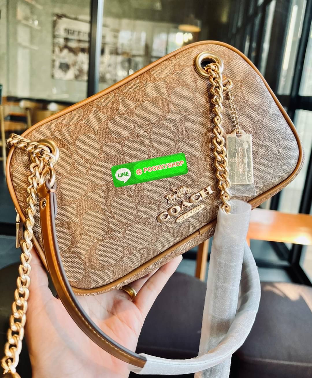 🆕🆕🆕 สวย หรู ดูดี ทางนี้จ้าสาวๆๆ สินค้าต้องมี ห้ามพลาด! COACH CAMMIE CHAIN SHOULDER BAG IN SIGNATURE ((C8149)) 🌟พร้อมส่ง จำนวนจำกัด ก่อนหมด! กับกระเป๋าหิ้วหรือสะพายไหล่ สายสะพายไหล่ในตัวแบบโซ่มีหนังรองบ่า สวยงามมากๆค่ะ หนังแ