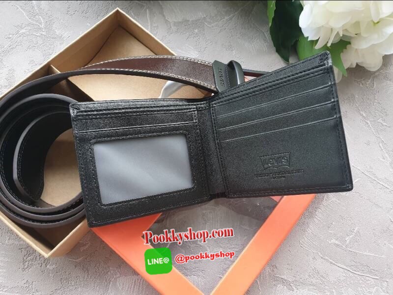 NEW ARRIVAL!! LEVI’S REAL LEATHER BELT & WALLET VALUE PACK ซื้อ1ได้ถึง2ใบ! เซทสุดคุ้ม! ได้ทั้งกระเป๋าสตางค์พับสองตอนและเข็มขัด วัสดุหนังวัวแท้ กระเป๋าสตางค์ปั้มโลโก้ด้านหน้า ภายในมีช่องใส่บัตร ช่องใส่ธนบัตร 2 ช่อง แยกเป็นสัดส่วน เข็มขัดด้านหนึ่งสีดำอีกด้า