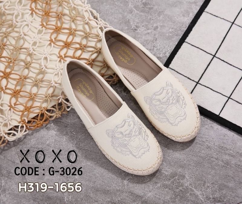 สินค้าพร้อมส่ง คัชชูผ้าแคนวาส ปักหน้าเสือ ผ้านุ่มใส่สบาย ด้านในเย็บนวม พื้นนุ่ม แมทส์ชุดง่าย ใส่เสื้อผ้าได้หลากหลาย