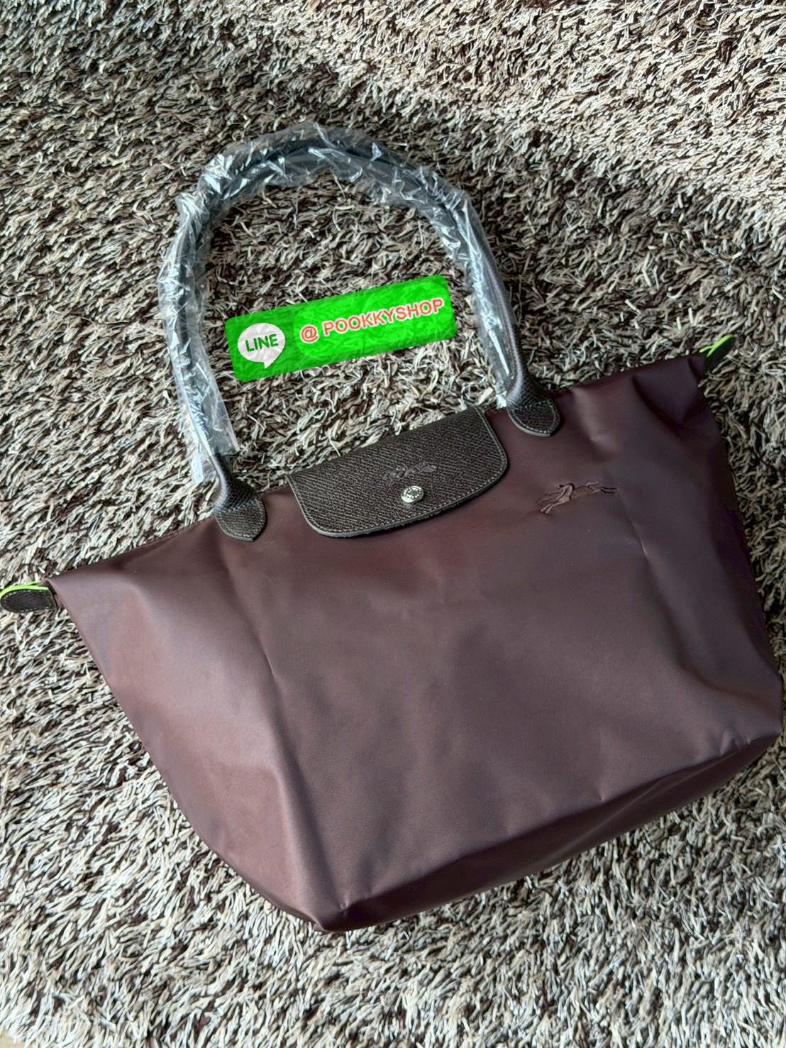 💕LONGCHAMP LE PLIAGE GREEN Shoulder bag L กระเป๋าโท้ทใบนี้ดึงดูดใจคุณด้วยรูปทรงมินิมอลและปริมาตรที่เพียงพอซึ่งสามารถเก็บเอกสารหรือแล็ปท็อปทั้งหมดของคุณได้อย่างง่ายดาย ด้ามยาวช่วยให้คุณสวมใส่ได้อย่างสบายบนไหล่ ขณะที่การปิดด้วยซิปช่วยให้มั่นใจได้ว่า