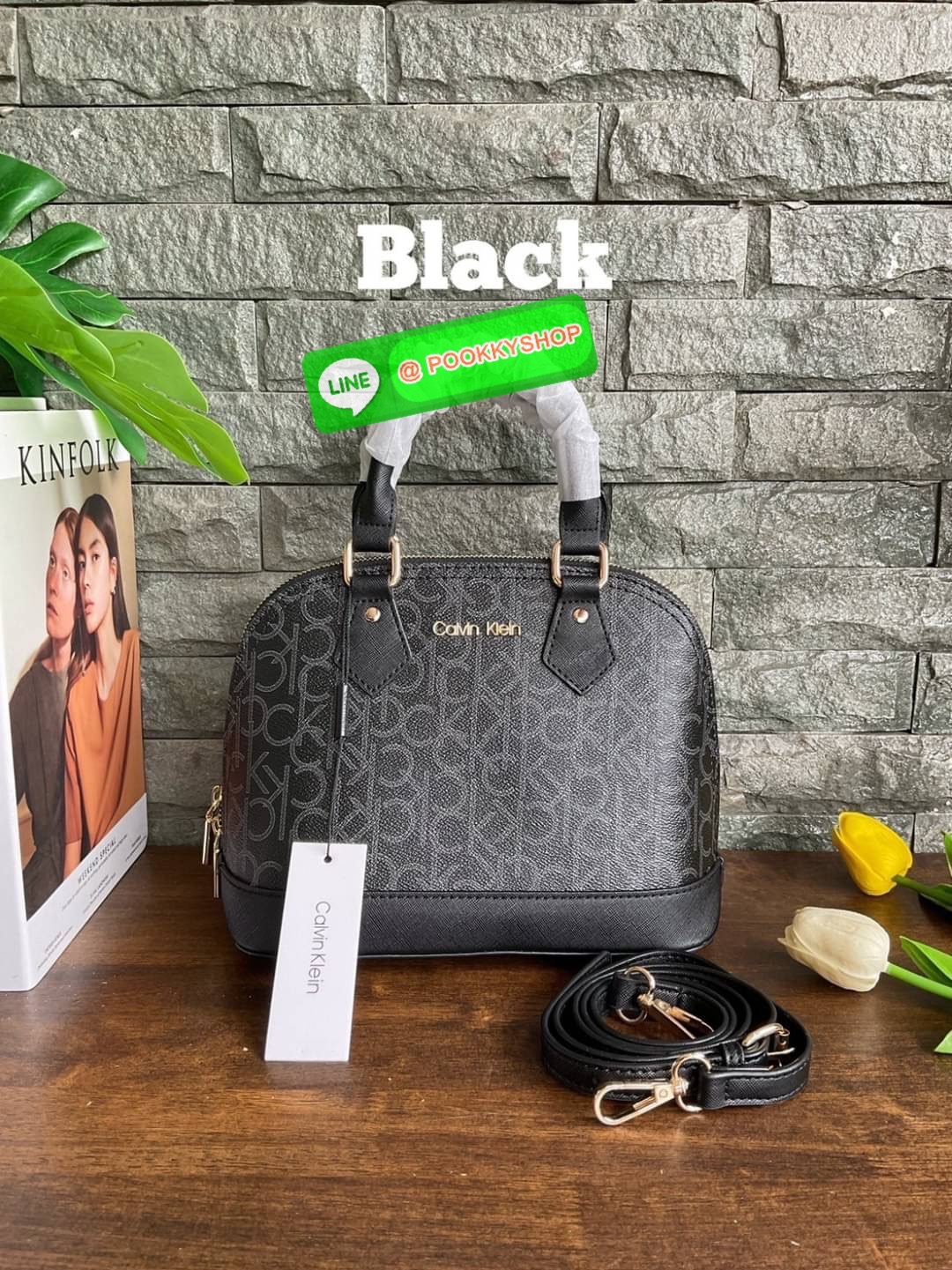 🚚 พร้อมส่ง 🚚 New arrival !! Calvin Klein Dome Mini Bag ( ขนาด 10” ) 💋สวยเก๋ ก่อนใครแน่นอนค่ะ ตามคำเรียกร้อง สวยหรูดูดีมาก สีสวยน่ารัก กระเป๋าสะพายแบบครอสบอดี้ ขนาดมินิ เป็นรุ่นที่ได้รับความนิยม แข็งแรงทนทาน จึงครองใจใครหลายคน วัสดุ