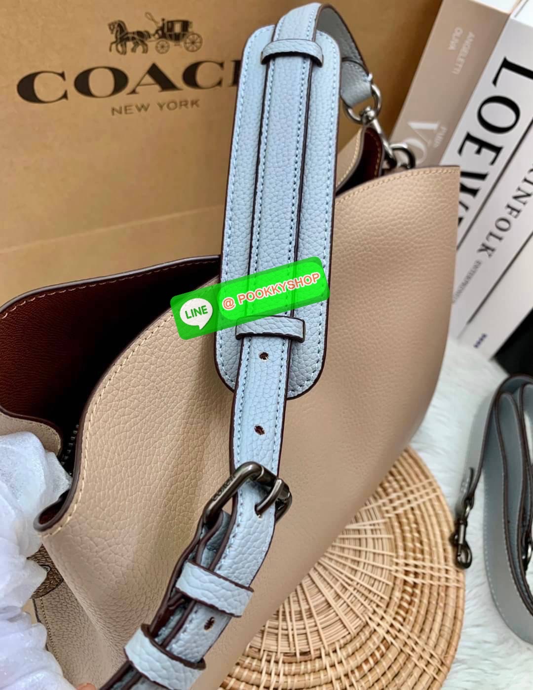 COACH WILLOW SHOULDER BAG ((C2745//C2590//C2621)) พร้อมส่ง ไม่ให้หลงรักยังไงไหว 🔺กระเป๋าหิ้ว//คล้องไหล่//สะพายข้าง สุดคุ้ม! หนังแท้ชั้นดีที่สุด ได้ไปหลงรักแน่นอนค่ะ หนังสวยมากๆ 🔺ตัวกระเป๋าแบ่งเป็นสองช่องหลัก ด้านนึงเป็นแบบหมุนล็อค//อีกด้าน