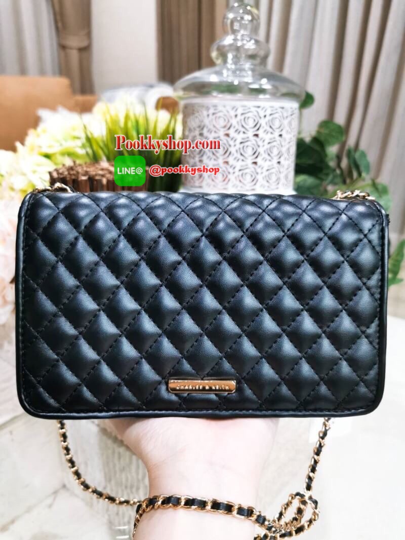 พร้อมส่ง! BEST SELLER! CHARLES & KIETH MINI CLUTCH BAG กระเป๋าสะพายทรงคลัชรุ่นยอดนิยมดีไซน์คลาสสิควัสดุหนังนิ่มลายตารางสวยอยู่ทรงขนาดมินิสไตล์ Chanel เปิดปิดด้วยตัวล๊อคแบบบิดอะไหล่ทอง ด้านหลังประดับโลโก้แบรนด์สวยดูดี มาพร้อมสายสะพายโซ่ร้อยหนัง Crossbody ไ