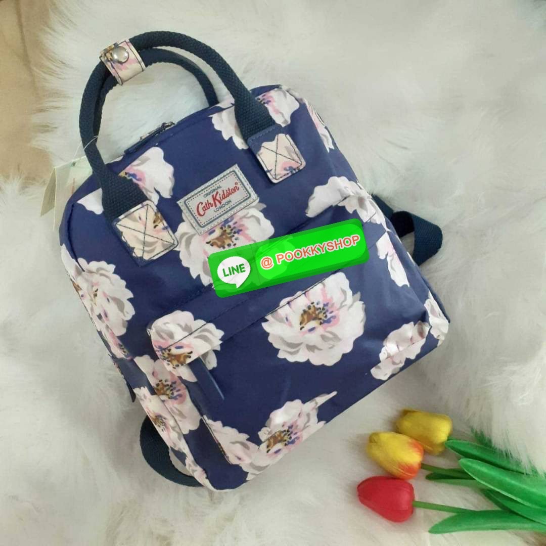 Best Seller !! Cath Kidston Multi Strap Backpack กระเป๋าสะพายเป้รุ่นมินิ แบรนด์ดังสไตล์วินเทจสุดฮิต วัสดุ Canvas เคลือบกันน้ำสามารถเช็ดทำความสะอาดได้ เปิดปิดด้วยซิปสะดวกใช้ ด้านหน้าประดับโลโก้แบรนด์ พร้อมช่องซิปด้านนอกใส่กระเป๋าสตางค์ มือถือได้ ด้านในมีช่