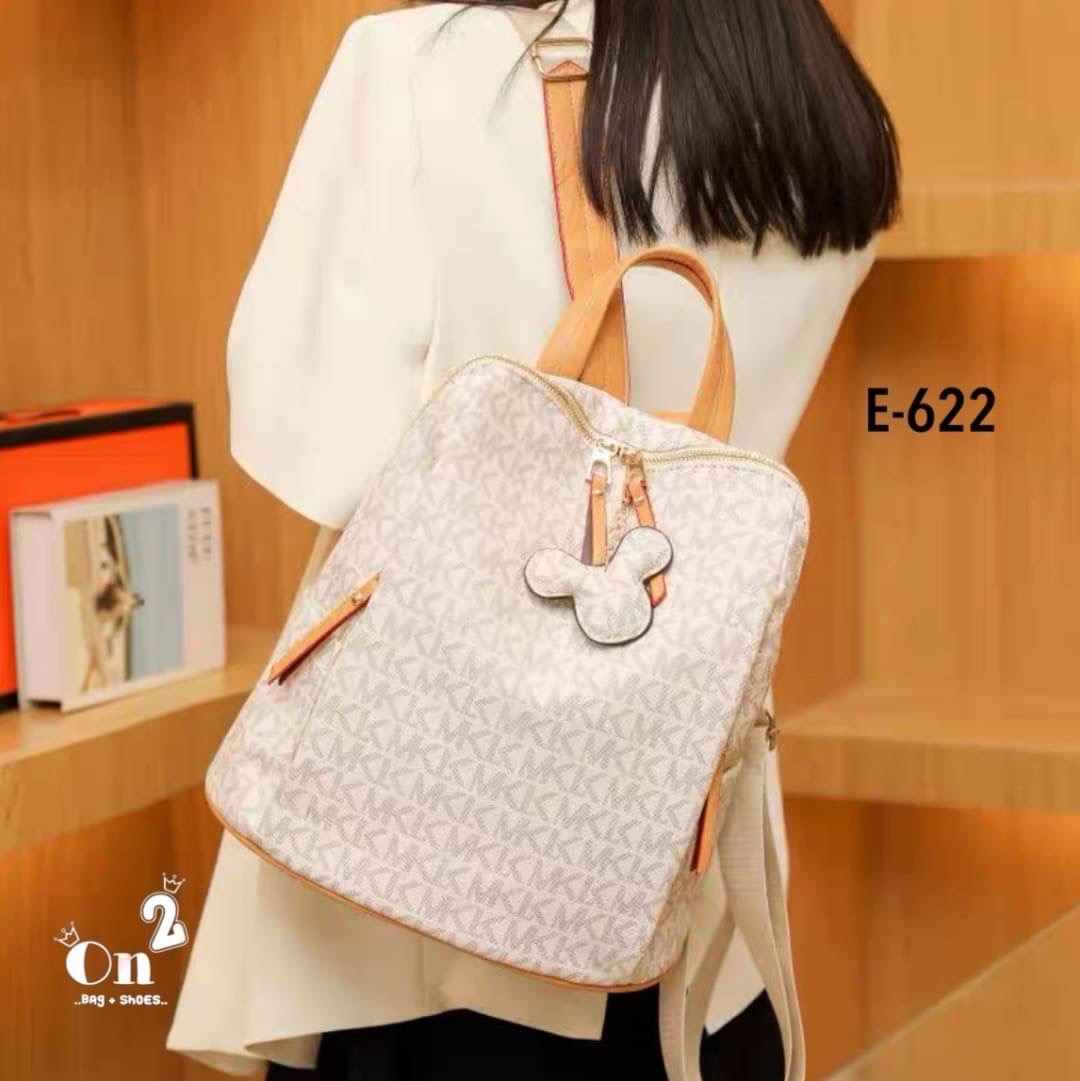 กระเป๋าสะพายเป้แฟชั่นมาใหม่ งานสไตล์แบรนด์ งานซิป ขนาดกำลังดีน่าใช้มากค่ะ พร้อมส่ง 2 สีค่ะ