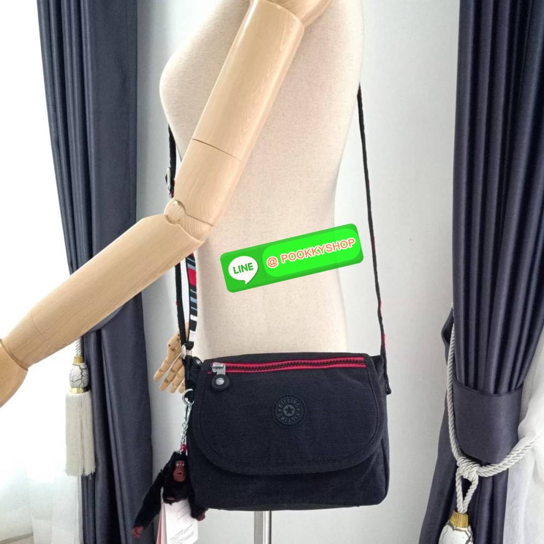 KIPLING SABIAN CROSSBODY MINI BAG กระเป๋าสะพายข้าง วัสดุ Nylon & Polyester 100% ขนาดเล็กกำลังน่ารัก เปิด-ปิดด้วยฝาปิดกระดุมแม่เหล็กและซิปแบรนด์ ด้านในทีแท็กแบรนด์