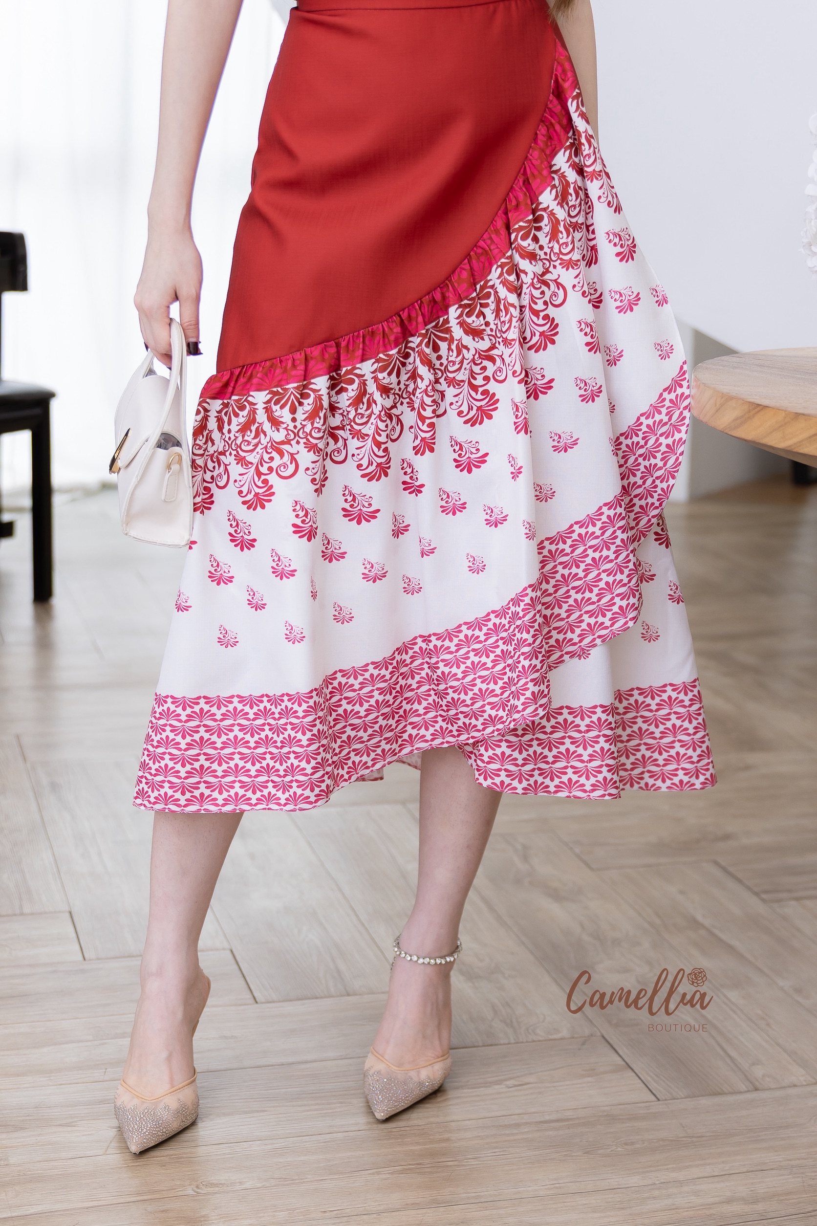 ชุดเซทแฟชั่น ชุดSet เสื้อคอปีนกระดุมหน้าสวยละมุนมากคะ มาคู่กับกระโปรงผ้าลายไทย