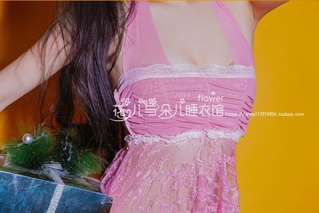 ชุดเซ็กซี่ คล้องคอ ผูกคอ สีดำ ช่วงบน แต่งสม็อคที่หน้าอก มีเชือกให้ผูกคอ ส่วนท่อนล่างเป็นผ้า ลูกไม้สีดำเกรดดี เนื้อผ้านุ่มลื่น มากๆ ใส่สบาย คะ แบบหรูหรา โชว์ความเซ็กซี่ แบบมีระดับมากๆ จ้า +G string เข้าชุดคะ