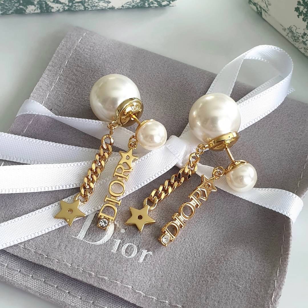 Super Hi-End Quality !!!! ((งาน 1:1 เหมือนในช็อปมากที่สุดในท้องตลาด)) Christian Dior Earring ต่างหูดิอองาน 1:1 เหมือนของแท้เป๊ะๆค่ะ รับรองงานสวยมากกกกก ดูหรู ดูผู้ดีสุดๆ งานดี เพชรคุณภาพดีมากๆมากๆคะรับประกันความพอใจเลยค่ะ ตัวเรือนสีทอง งาน laser stamp เหม