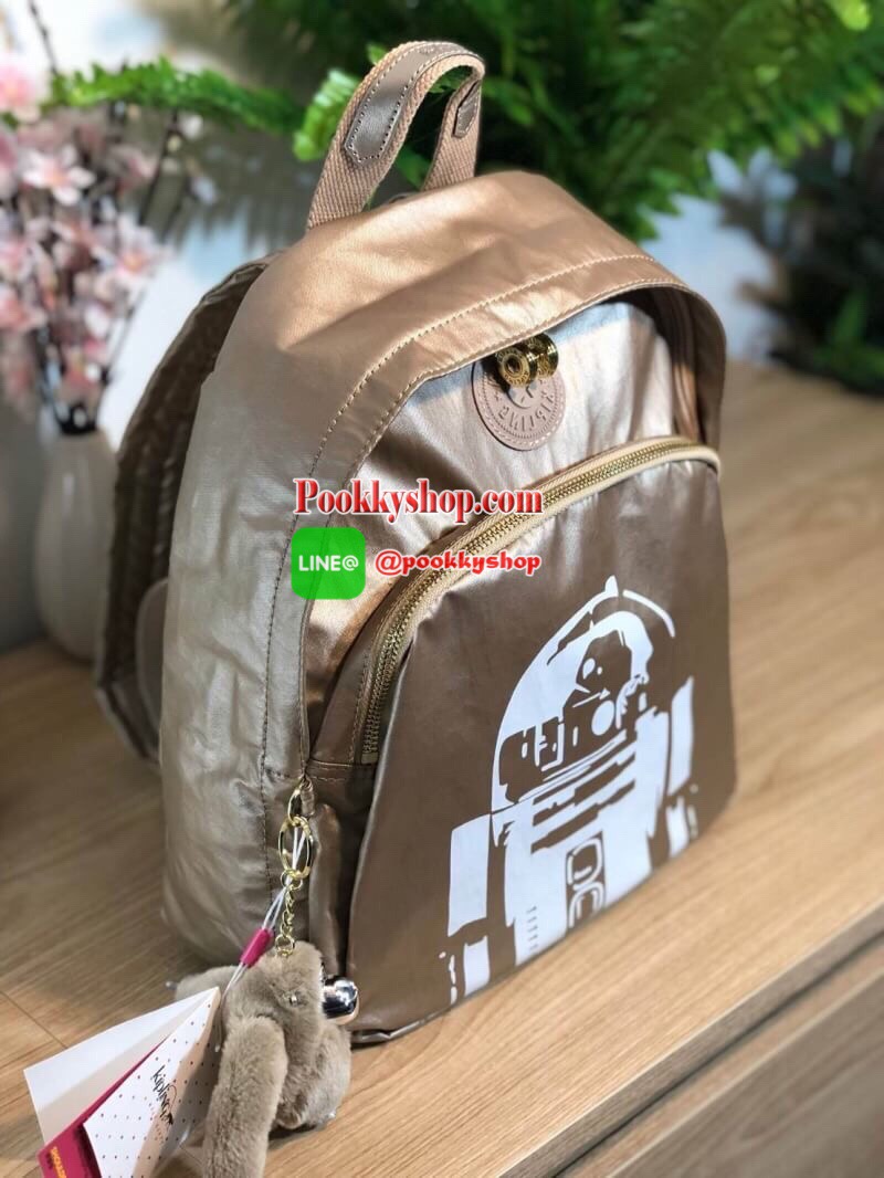 Kipling Disney's Backpack collection สุดน่ารักจากแบรนด์ kipling ขนาดกำลังน่ารักพอเหมาะสำหรับใส่ของระหว่างวัน และช่องจัดเก็บอีกหลากหลายรูปแบบ ดีไซน์สวยนับเป็นอีกหนึ่งกระเป๋าเป้ที่พร้อมให้คุณได้สะพายออกไปข้างนอกได้ทุกวันอย่างมั่นใจ เพราะแมทช์เข้ากับทุก