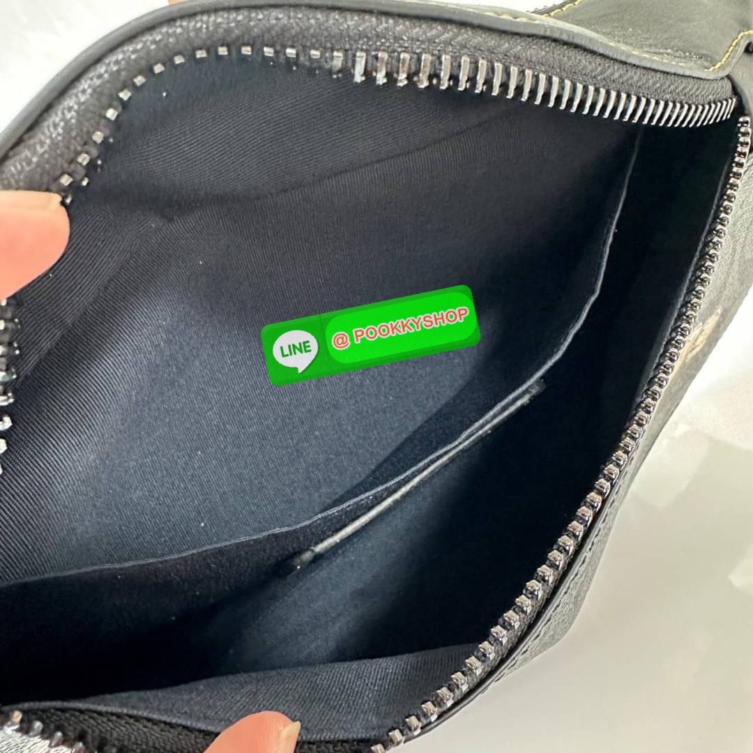 Coach Warren Belt Bag In Signature Canvas With Creature Print ( CC123) กระเป๋าคาดอกไซส์ใหญ่ลายใหม่ ปริ้นลายน้องหมา ใช้งานง่าย จุของได้เยอะ วัสดุหนังแคนวาสคุณภาพดี ทนทาน ด้านหลังเป็นหนังวัวแท้ นิ่มสวย เปิด-ปิดกระเป๋าด้วยซิป สายคาดปรับระดับได้