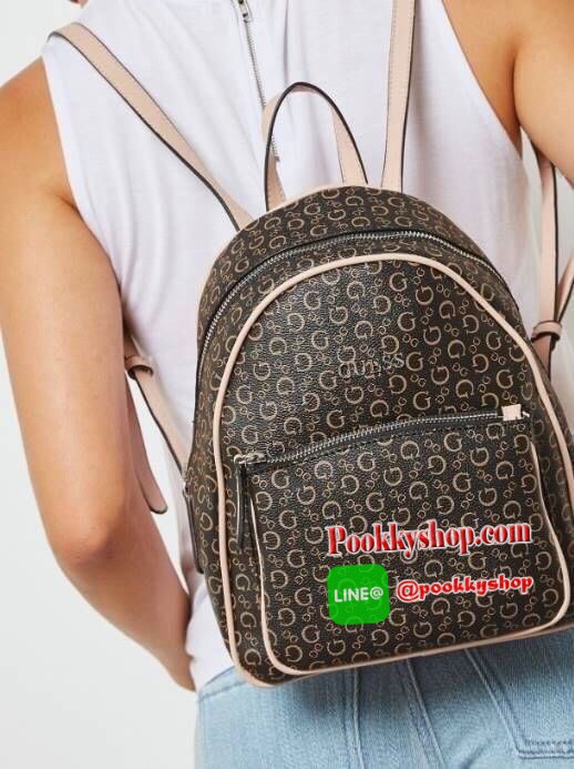 GUESS WOMEN’s DOME BACKPACK BAG พร้อมส่งค่ะ!! กระเป๋าสะพายหลัง มีหูหิ้ว ด้านหน้ามีโลโก้แบรนด์และช่องซิปหนึ่งช่องใส่มือถือหรือจองจุกจิกค่ะ เปิดปิดกระเป๋าช่องหลักแบบซิปคู่ ภายในโล่งกว้าง ซัปในผ้าลายแบรนด์นะค่ะ มีข่องซิปและช่องเล็กใส่ของจุกจิกค่ะ สายสะพายด้า