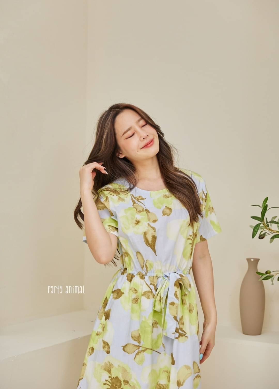 🌻🌸🪸ลายดอกไม้คิ้วท์ๆค้าา🥰🥰เดรสคอกลมแขนสั้นทรงกระโปรงเอบานเล็กน้อย เอวยืด เนื้อผ้าคอตตอน 100% ลายน่ารักค้าา มีซับในกระโปรง มีกระเป๋าล้วงข้างค่ะ 3ลาย