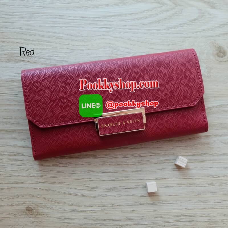 Charles & Keith Push-Lock Long Wallet พร้อมส่งทั้ง 8 สี!! กระเป๋าสตางค์ใบยาว สามารถใช้งานได้ทั้งด้านหน้าและด้านหลัง ด้านหน้าเปิด - ปิดด้วยตัวกดล็อคทั้ง 2 ฝั่งพร้อมกัน ภายในมีช่องซิปและช่องใส่ธนบัตร ด้านหลังเปิด - ปิดด้วยกระดุม ภายในมีช่องใส่บัตรหลายช่องแล