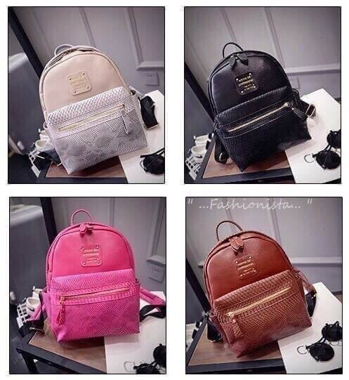 รุ่นนี้ถามกันมาเยอะ จัดมาเพิ่มให้อีกรอบ งานลายนูน 3มิติ ไม่ใช่สกรีนลาย พร้อมส่งครบสีเลยค่ะ!! HOT ITEM KOREA BACKPACK พร้อมส่งจ้าา แบบขายดี คุณภาพเริ่ด กระเป๋าเป้แบ็คหนัง pu เน้นจุดเด่นที่ตัวหนังที่ผสมผสานเนื้อแมทสีพื้นตัดต่อหนังลายงูนูนมีมิติสวยลงตัวมาก ว