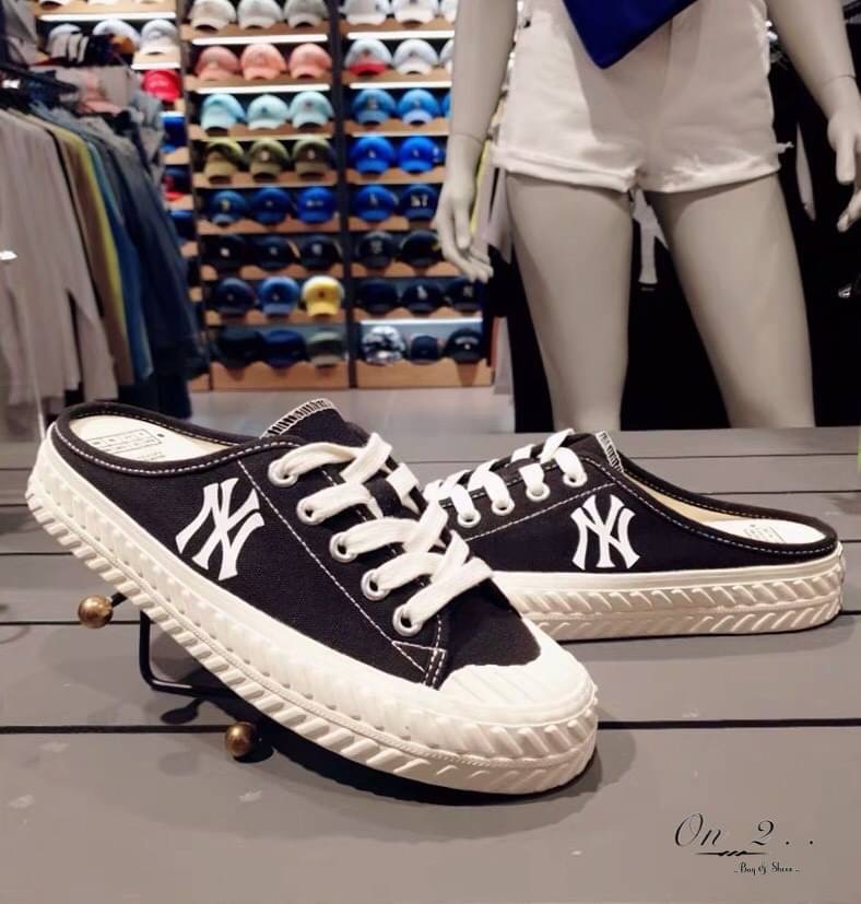 พร้อมส่ง รองเท้าผ้าใบเปิดส้น MLB playball origin mule new york yankees logo NY ส้นสูง 4cm.สวยเท่ห์ เป๊ะปังมาก มา 2 สี พร้อมกล่องแบรนด์
