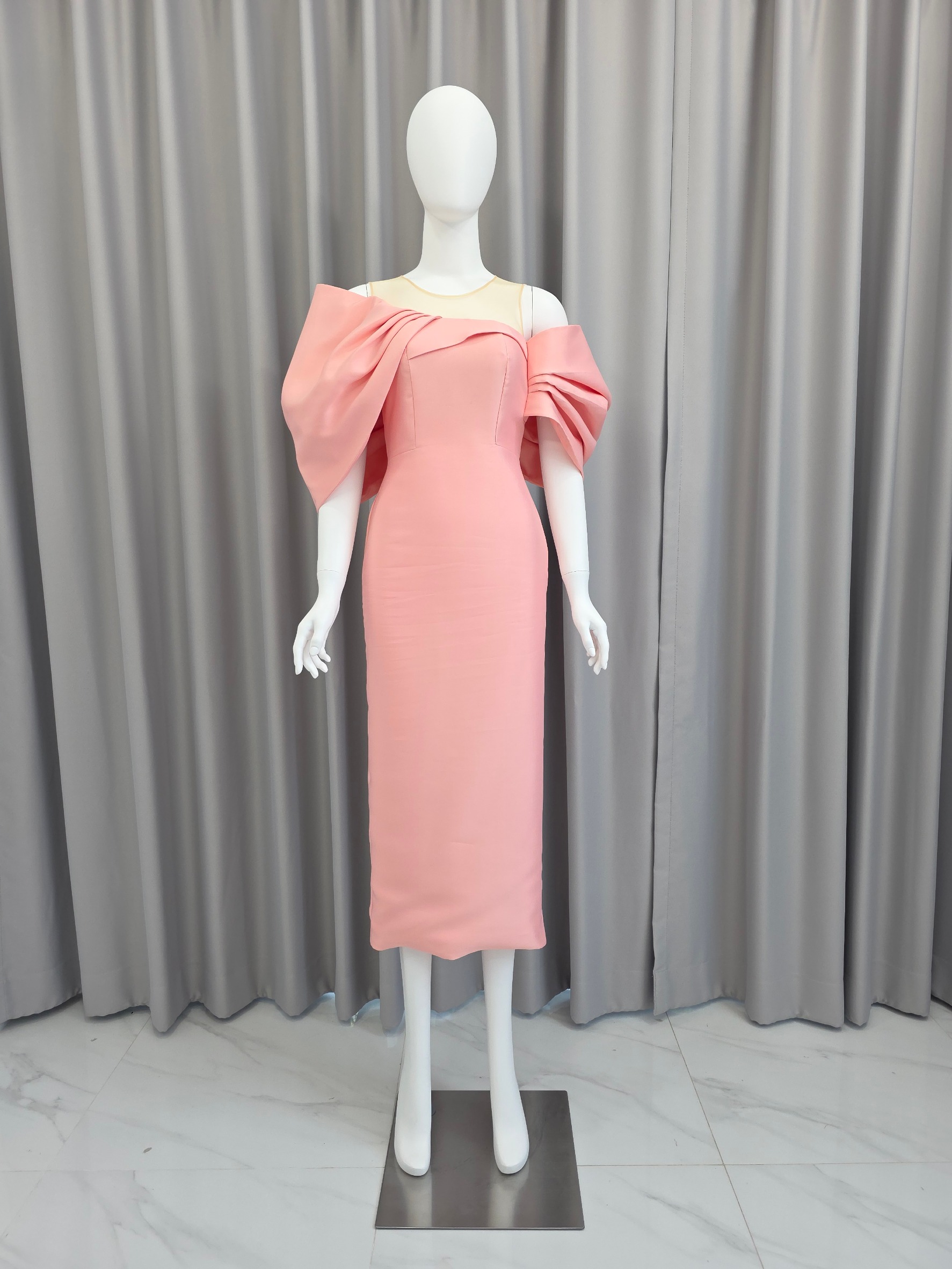 เดรสแฟชั่น มีดี้เดรสเสื้อคอกลมแขนกุด แต่งด้วยผ้าซีทรูสีนู้ด