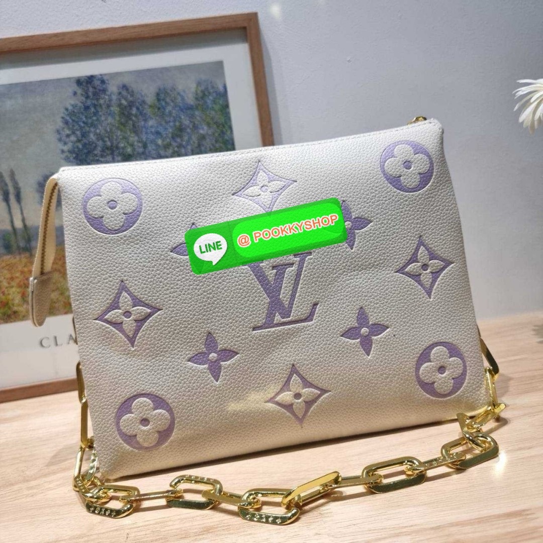 LV coussin pm bag 🔆 Details กระเป๋าสะพายกึ่งคลัชท์ สุดล้ำ ดีไซน์ใหม่ สีลิมิเต็ด ล่าสุดจากเคาน์เตอร์ duty free มาแรงมาก ด้วยความสวยปังตั้งแต่แรกเห็น มาพร้อมสาย 2 เส้น สวยลัคชูแบบสับๆ มีสายโซ่ที่มีดีเทลละเอียดไม่ซ้ำ และสายสปอร์ตครอสบอดี้ ที่จะคล้องไ
