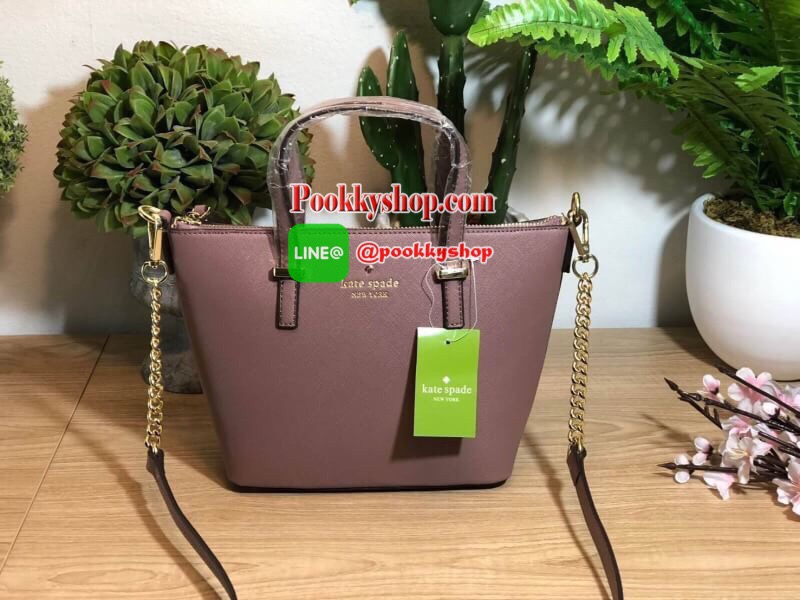 Kate Spade Cedar Street Mini Harmony Crossbody Small Handbag กระเป๋าสะพายใบเล็กสุดน่ารัก วัสดุหนัง Saffiano สวยหรูอยู่ทรงสไตล์ น่ารักไม่ซ้ำใคร ด้านหน้าประดับโลโก้สีทองสวย ภายในมีช่องซิปและช่องเล็ก สามารถใส่ ipad mini กระเป๋าสตางค์ใบยาวของใช้ได้จุกจิกได้เย
