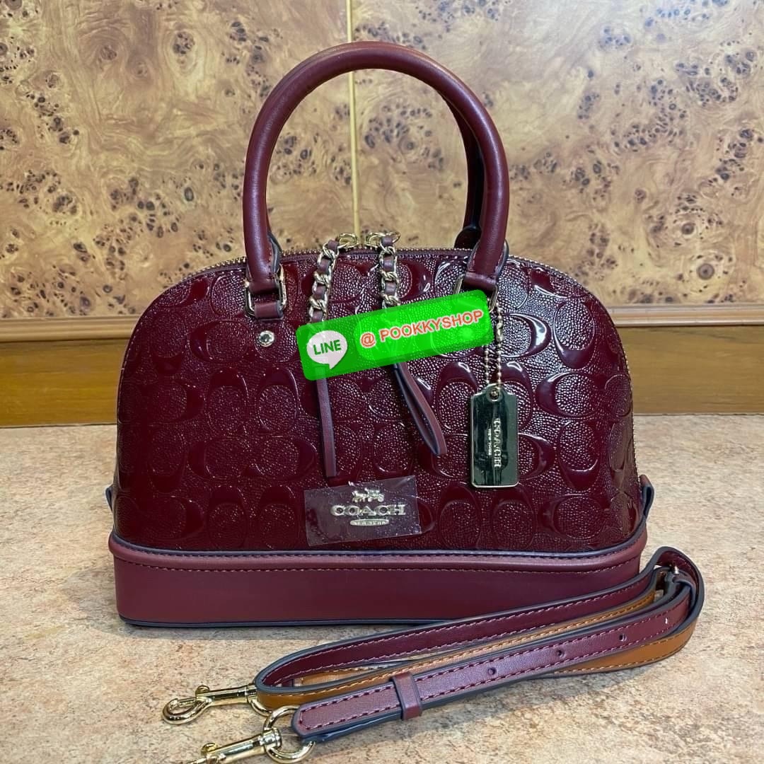 Coach MINI SIERRA SATCHEL IN SIGNATURE DEBOSSED PATENT LEATHER (COACH F55450) หนังกรวดและหนังสิทธิบัตร ด้านในมีซิปและกระเป๋าเอนกประสงค์ ปิดด้วยซิป ซับในด้วยผ้า หูหิ้วพร้อมสายสะพายยาว 3 1/2" สายสะพายถอดได้ขนาด 21 1/2" สำหรับสะพายไหล่หรือสะพายครอส