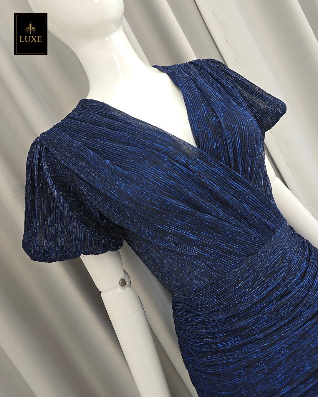 เดรสแฟชั่น แม็กซี่เดรสเสื้อคอวีป้าย แขนบอลลูน กระโปรงรูดเข้ารูปตรงสะโพก