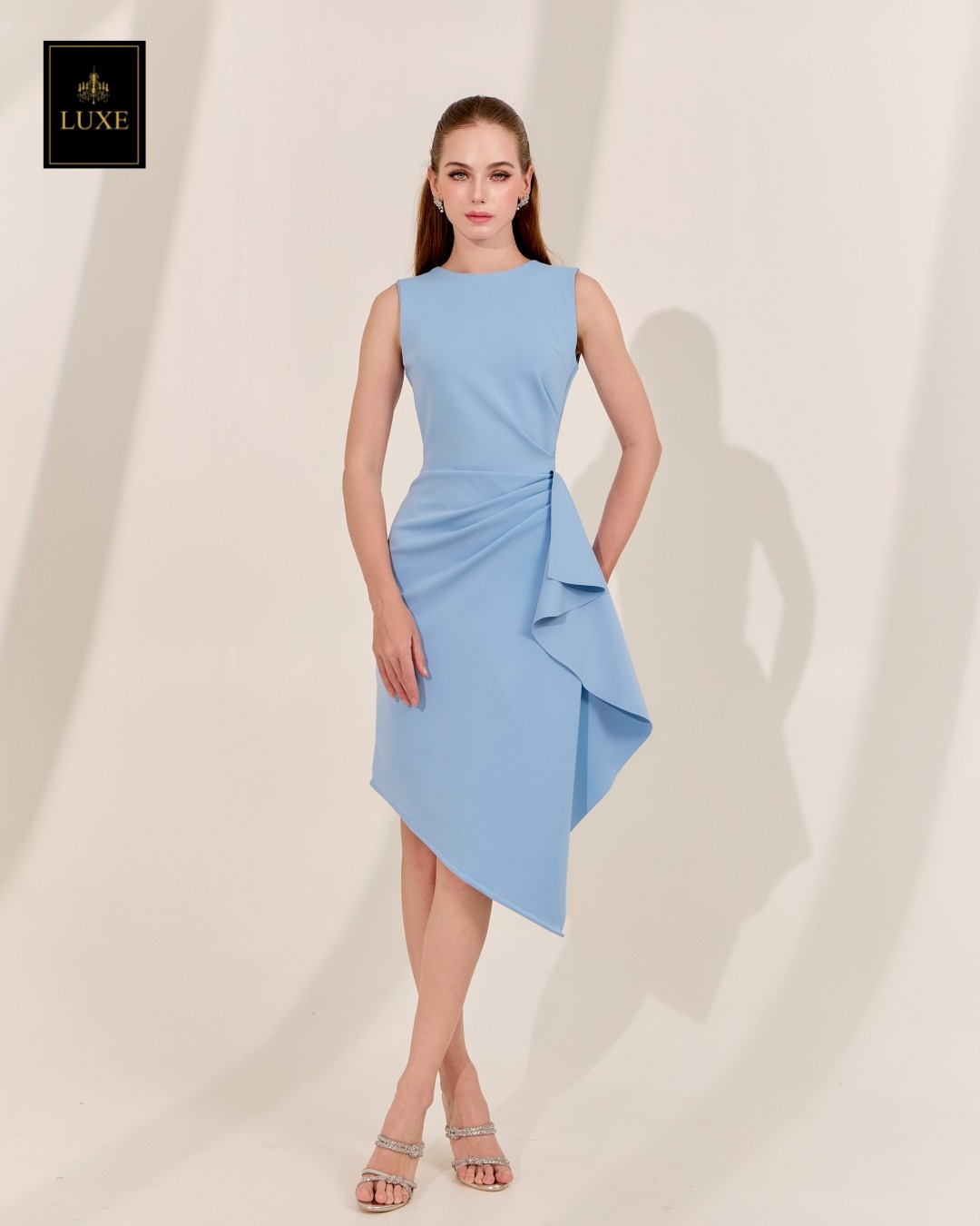 เดรสแฟชั่น เดรสเสื้อคอกลมแขนกุด กระโปรงทรงสอบ แต่งระบายข้าง ปลายเฉลียง