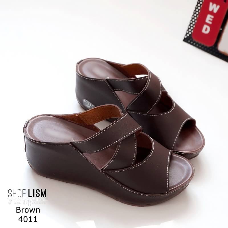 มาใหม่พร้อมส่งคร้า! รหัส 4011 รองเท้าส้นเตารีด ใส่ชิวๆรับลมร้อน พื้นนิ่มใส่สบาย หนังpu รับสรีระของรูปเท้า ใส่ลำลองได้ทุกโอกาส สาวๆหารองเท้าคู่ใจต้องคู่นี้เลยจ้า!!