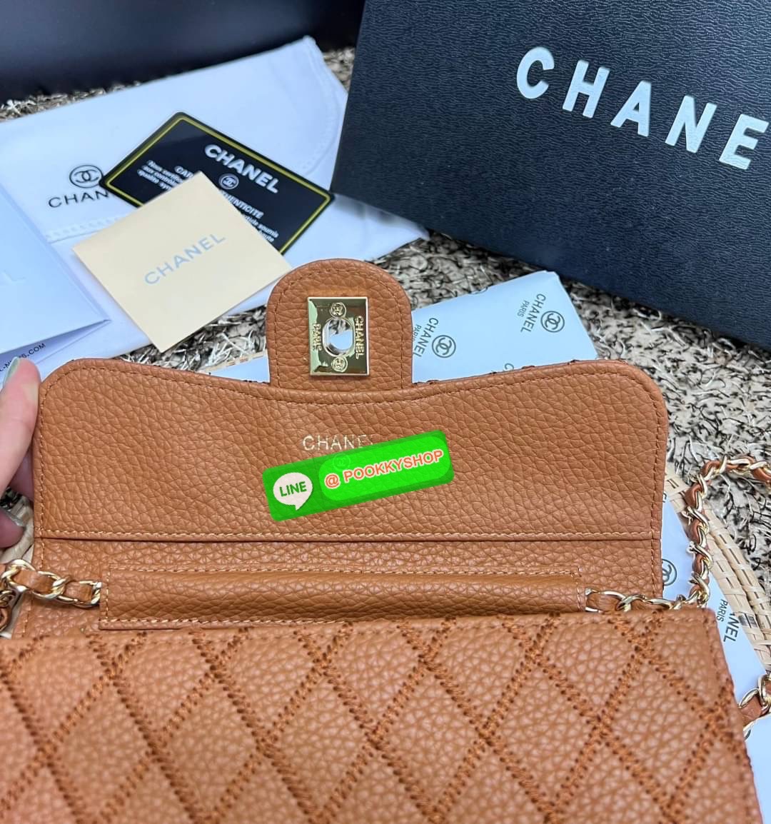 New in! สวยกริปมากๆค่ะ สาวๆที่มีบัตรเยอะๆหรือชอบพกเงินสดเยอะๆ แนะนำรุ่นนี้เลยค่ะ ไม่ผิดหวังแน่นอน CHANEL CHAIN WALLET//CLUTCH BAG ((vip gift ตปท)) พร้อมส่ง บอกเลยน้องสวย ไร้ที่ติเลยค่า! กับกระเป๋าสะพายแบบครอสบอดี้ร์หรือถือแบบคลัทเป็นกระเป๋าเงินเก๋ๆได้เลยค