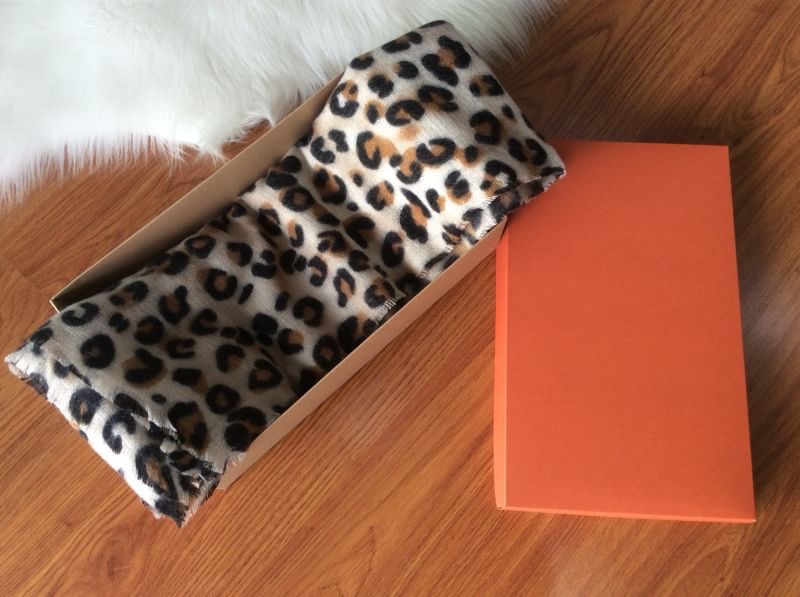 Brand: No Brand ผ้าพันคอลายเสือ 🔥 เสือต้องมา in trend กับแฟชั่นลายเสือ 🔥 ผ้าคลุมไหล่ ผ้าพันคอ ขนาดใหญ่ ทอลายเสือ ลายชัด ลายคมกริบ เนี๊ยบสุดๆ เนื้อผ้าในผืนเดียวกัน สีสวยคลาสสิค เนื้อผ้าหนา เนื้อนุ่ม อุ่นสุดๆ เนื้อผ้าผสมขนสัตว์ หนาวนี้ห้ามพล