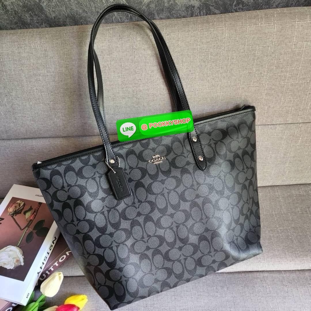 COACH CITY ZIP TOTE IN SIGNATURE COATED CANVAS (COACH F36876) กระเป๋าสะพายทรงช้อปปิ้ง ทรงสวย ทรงยอดนิยมใบใหญ่ยุของได้เยอะ หนังcanvas ลาย C Signature สายหนังแท้ สะพายขึ้นไหล่ได้สวย ใบใหญ่ ใช้งานง่าย มีซิปปิดด้านบน มีผ้าบุด้านใน มีช่องซิป
