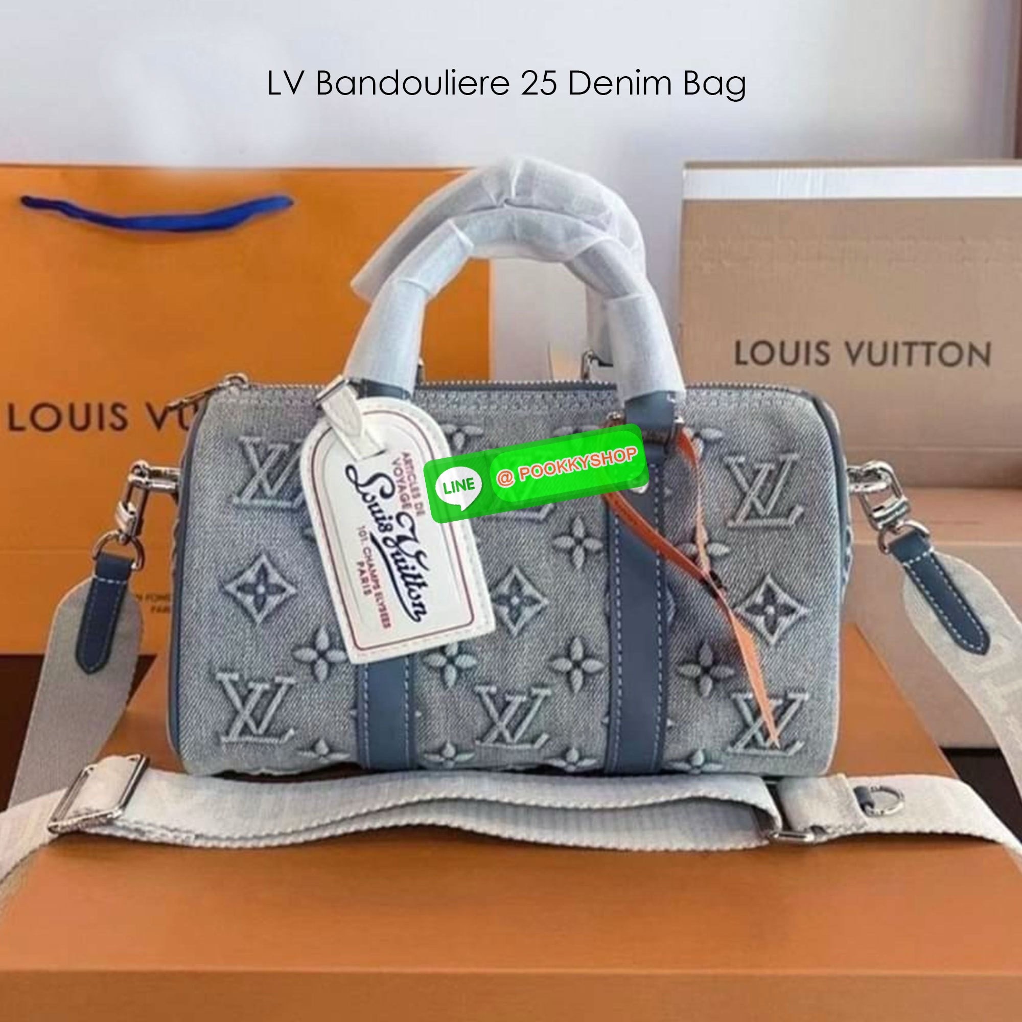 LV Bandouliere 25 Monogram Denim Bag กระเป๋าสะพายทรงหมอนเดนิมซีดสไตล์วินเทจ ปั้มนูนโลโก้ลายโมโนแกรม ใหม่ล่าสุด มาแรงม้าก! รุ่นลิมิเต็ดที่สาวๆควรได้มีสะสม ใช้งานง่ายด้วยหูจับในตัว ดีไซน์เรียบง่ายคลาสสิค หรู ดูผู้ดีแบบย้อนยุค สวย แซ่บ ได้ใช้ก่อนใคร ไม่อยากใ