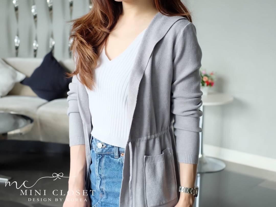 พร้อมส่งค่ะ ใส่ได้บ่อยสุด กับงานเสื้อไหมพรม เนื้อผ้านุ่มพิเศษอย่างดี มีฮู้ด มีเชือกรัดรอบเอวในตัว กระเป๋าหน้า แม่ค้าการันตี งานละมุนที่คุณๆควรมีค่ะ