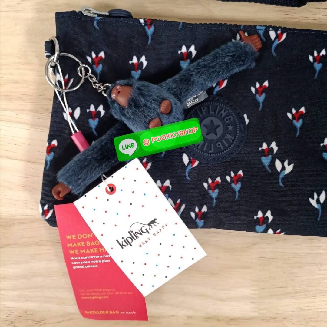 KIPLING Creativity X Crossbody Bag กระเป๋าสะพายวัสดุ Nylon&Polyester 100% ขนาดกำลังน่ารัก เปิดปิดด้วยซิป มา พร้อมพวงกุญเเจลิงน้อย ด้านในมีช่องใส่ของ2ชช่อง เพิ่มตรงกลางมีช่องซิปอีก1ช่อง มีสายคล้องพวงกุญแจ ใส่ของได้จุมาๆเลยค่ะ มีสายสะพายยาวเลื่อนปรับระดับได