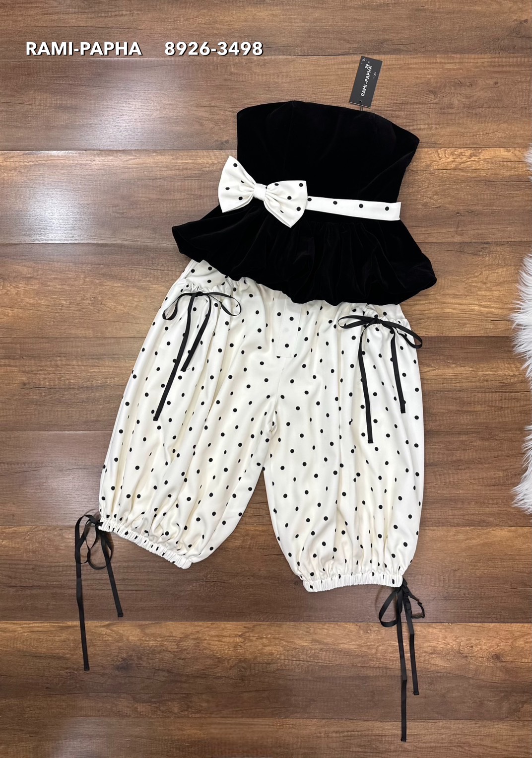 ชุดเซทแฟชั่น เสื้อเกาะอกดีไซน์เก๋ เนื้อผ้ากำมะหยี่สีดำอย่างดี อกมีฟองน้ำจัดให้ทรงสวย