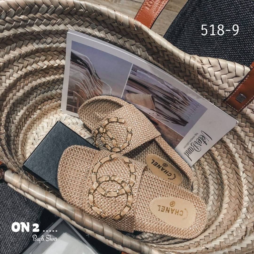 รองเท้าแตะchanel หน้าแต่ง อะไหล่โซ่รอย cc สวยมากค่ะ ผ้ากระสอบ collection ใหม่ เพิ่มความ ชิคไปอีก ภายในบุนวม ใส่สบายมาก