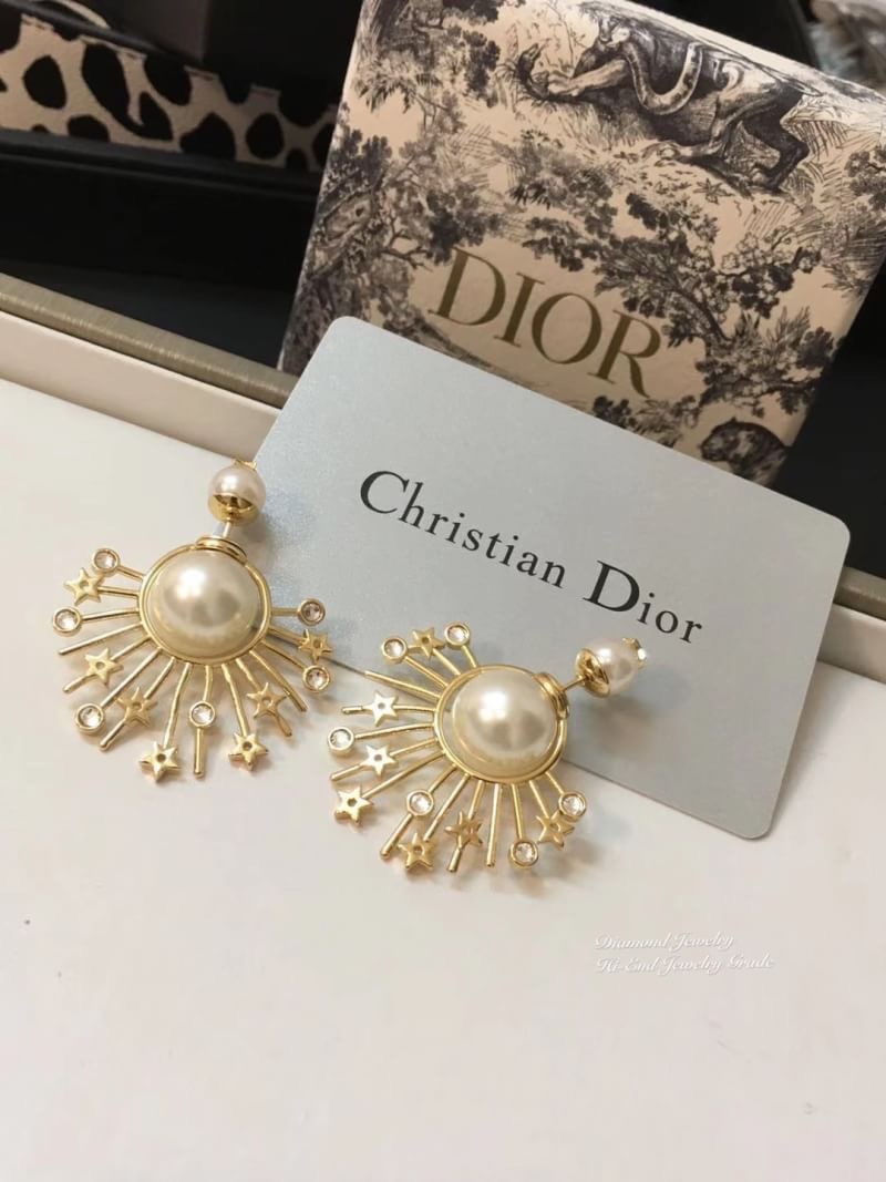 Super Hi-End Quality !!!!! ((เกรด 1:1 ดีที่สุดในท้องตลาด แสตมครบค่ะ)) Dior Tribales Earrings **คอลเลคชั่น Autumn 2019 ใหม่ล่าสุดเลยคร่า** งาน 1:1 เหมือนในช็อปเป๊ะๆ ต่างหูดิออรุ่นใหม่ ล่าสุดชนช็อป ดีไซน์สวยมากๆค่ะ ประดับอะไหล่ทองอย่างดี งานสวยไร้ที่ติดนะคะ