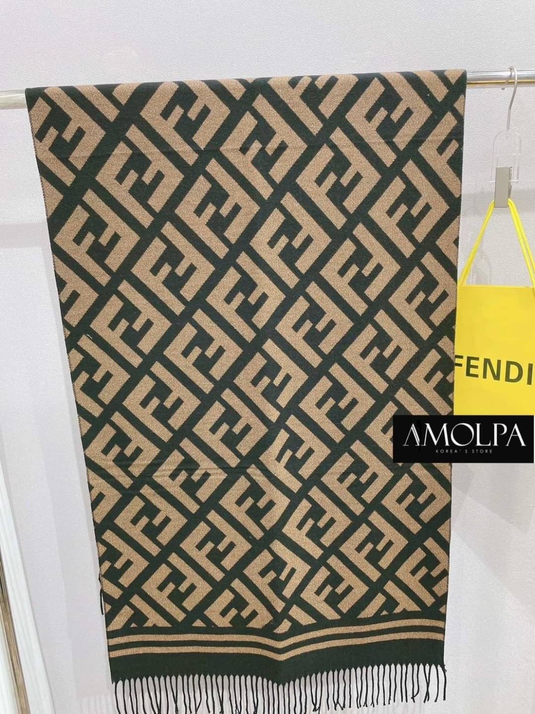 ผ้าพันคอ FF ผ้าหนานุ่มแน่นๆ เนื้องานละเอียด เกรดพรีเมียม ค่า ห้ามพลาดเลยน๊า NO BOX