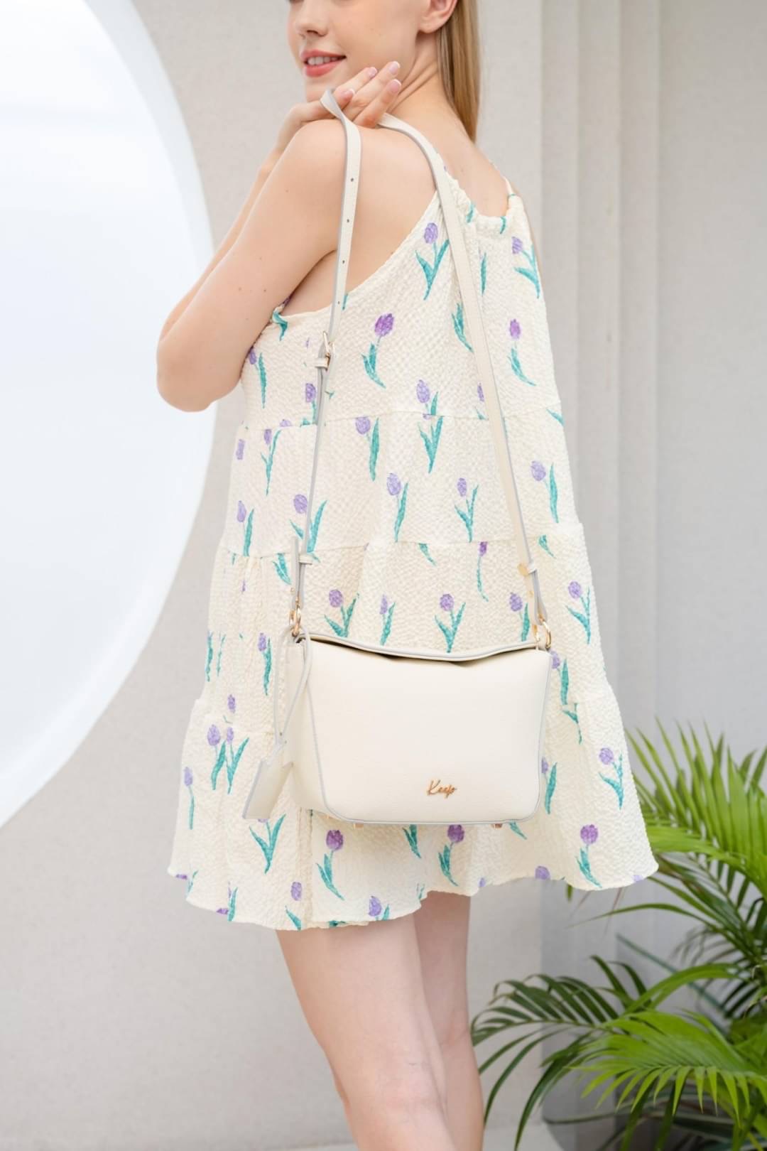 New in ! Our Summer collection KEEP ' Hana handbag ' กระเป๋าถือ / สะพาย Minimal ที่จะเป็น Everyday bag ของทุกคนแน่นอนค่า