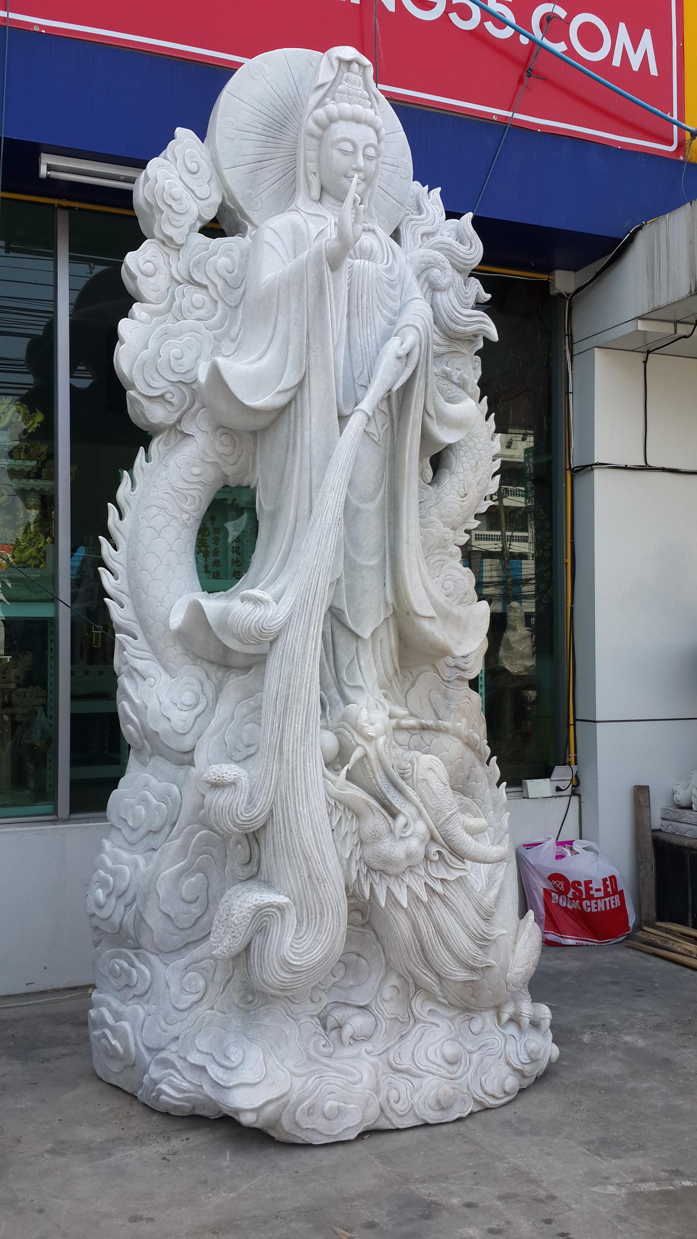 เจ้าแม่กวนอิมเยียบมังกร หินอ่อนแกะสลัก ขนาด สูง 350 เซนติเมตร