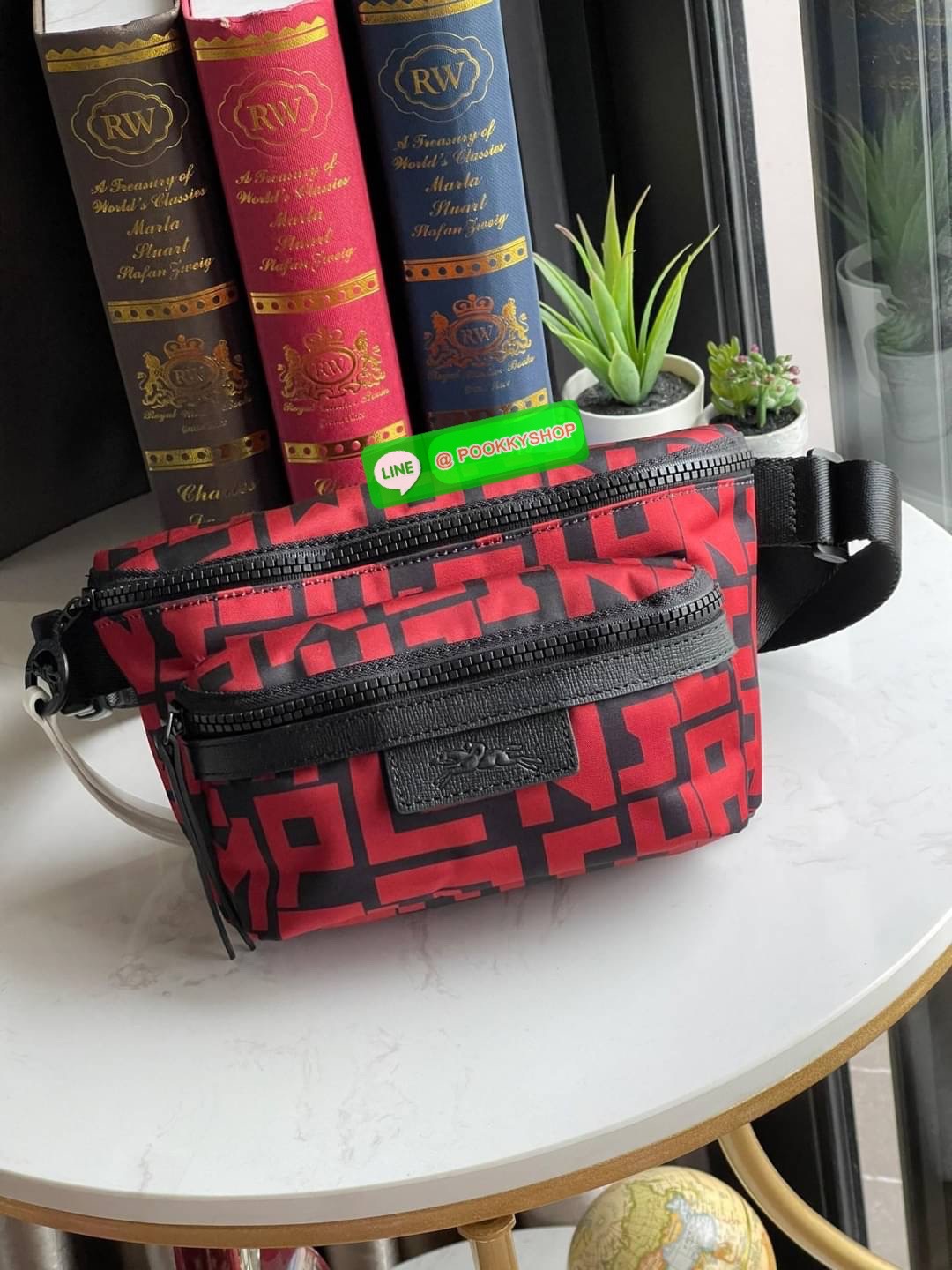 💕LONGCHAMP LE PLIAGE LGP BELT BAG M เท่ห์อย่างมีสไตล์กระเป๋าทรงคาดอกและคาดเอวดีไซน์แนวสปอร์ต เพิ่มความโดดเด่นทันสมัยด้วยลายซิกเนเจอร์ มีช่องซิปที่ใช้งานง่ายช่วยให้คุณหยิบใช้สิ่งของจำเป็นได้อย่างสะดวกและง่ายดาย และผสานสายรัดแบบปรับได้เข้ากับหัวเข็ม