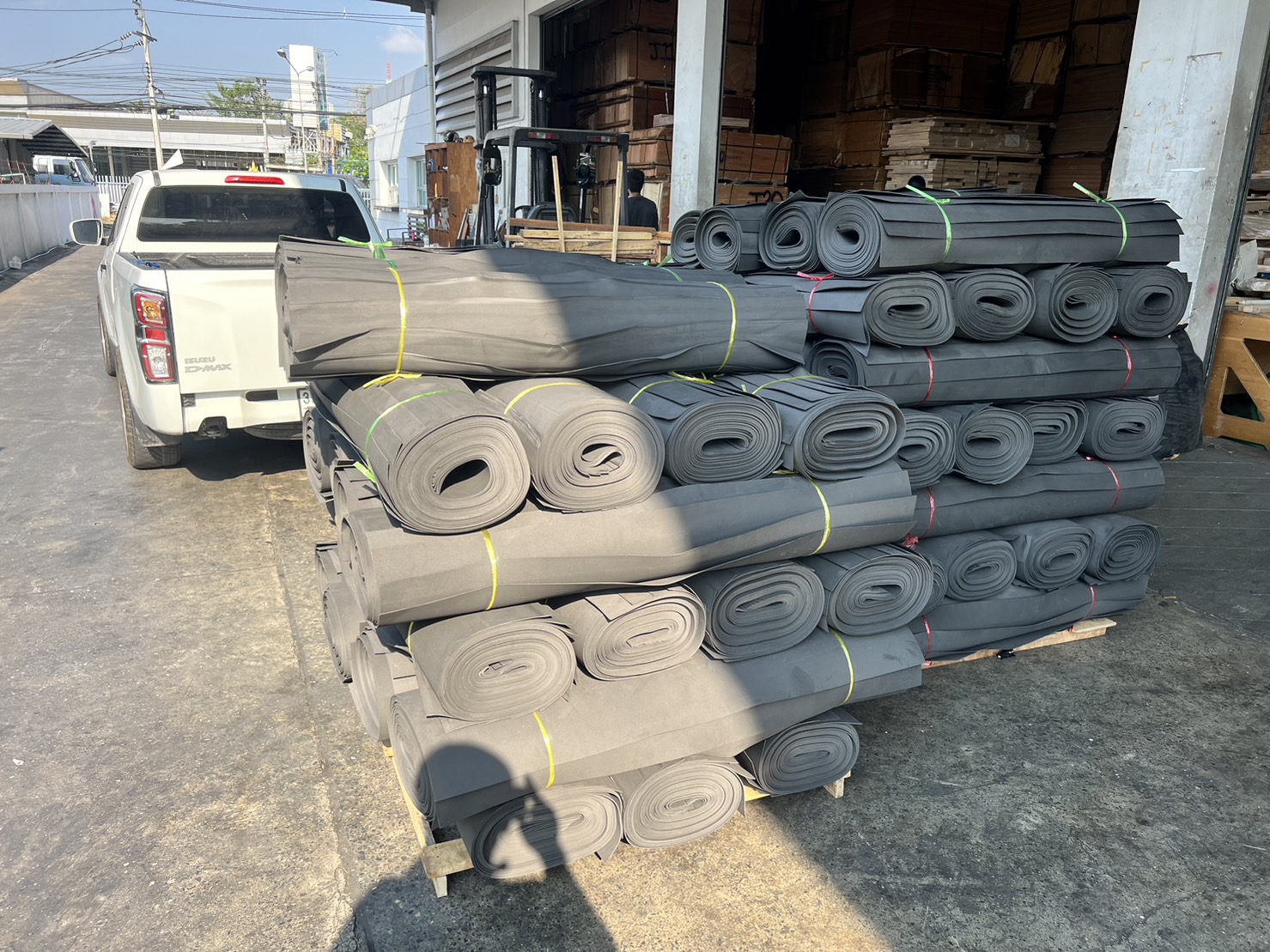 แผ่นยางกันกระแทกสีดำเรียบ หนา 2 มม.