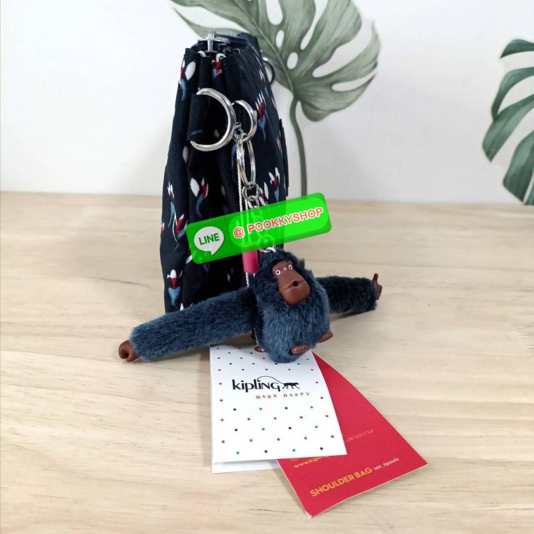 KIPLING Creativity X Crossbody Bag กระเป๋าสะพายวัสดุ Nylon&Polyester 100% ขนาดกำลังน่ารัก เปิดปิดด้วยซิป มา พร้อมพวงกุญเเจลิงน้อย ด้านในมีช่องใส่ของ2ชช่อง เพิ่มตรงกลางมีช่องซิปอีก1ช่อง มีสายคล้องพวงกุญแจ ใส่ของได้จุมาๆเลยค่ะ มีสายสะพายยาวเลื่อนปรับระดับได