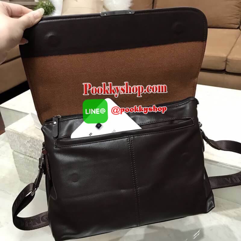 ReStock! ใครที่พลาดรอบที่แล้ว รอบนี้ห้ามพลาดนะคะ! POLO MEN CROSSBODY BAG กระเป๋าสะพาย Limited Edition หนังนิ่มเรียบด้านในเป็นหนังกลับเปิดปิดด้วยฝาปิดแม่เหล็กซ่อนด้านในพร้อมซิปสะดวกใช้ ด้านหน้าปั้มโลโก้ ด้านหลังมีช่องซิป ขนาดกำลังดี น้ำหนักเบา ใส่เอกสาร A4