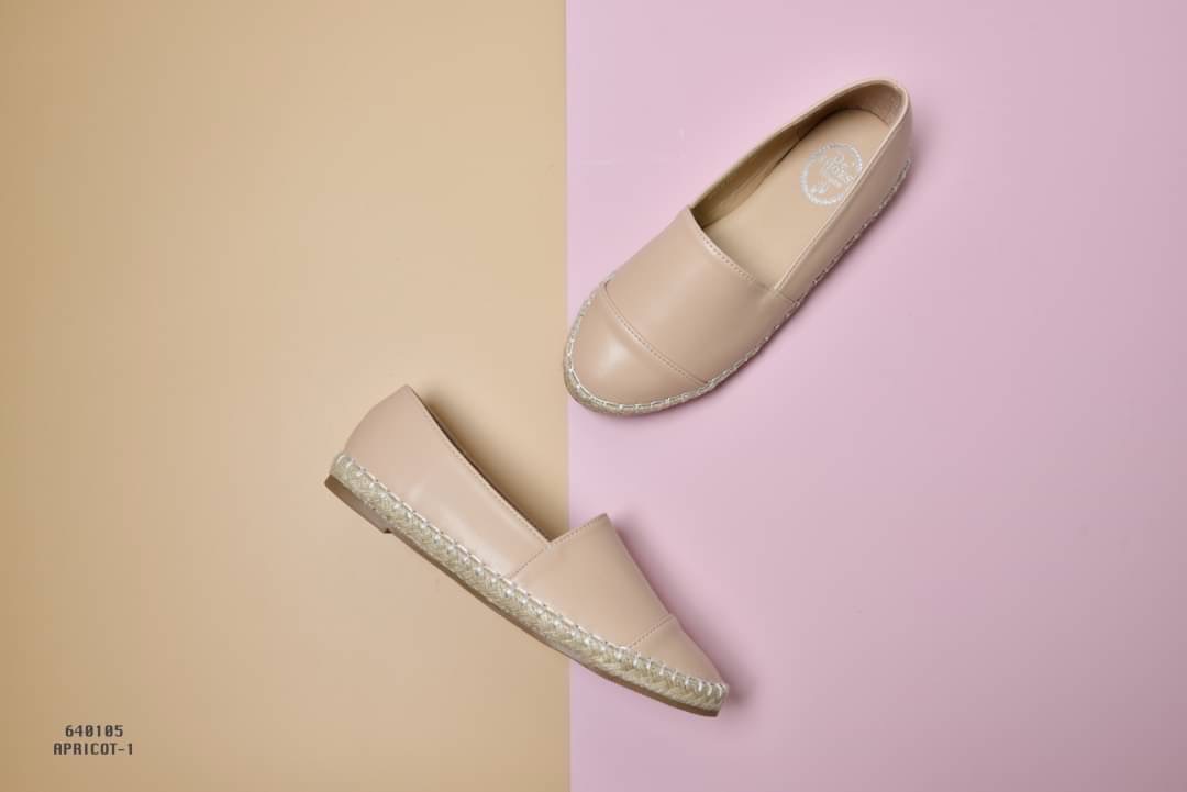 สินค้าขายดี พร้อมส่ง รองเท้า slip on งานขายดีมาแล้วจ้า ขายดีตลอดกาล จะใส่เดินทาง หรือไปเที่ยวก็ได้ค่ะ งานสวย แม่ค้าคอนเฟริม ห้ามพลาดเลยจ้าตัวนี้แนะนำ อย่าช้ารีบเลย